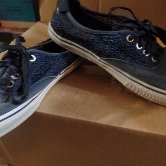 Bob's California from Skechers Woman's Navy and Lace Sneakers, used, Size 9 - Picture 2 of 3